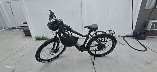 AVENTON LEVEL Electric Bike barely used.