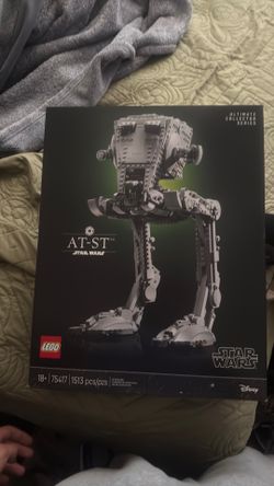 ULTIMATE COLLECTOR SERIES: Star Wars LEGO building set.