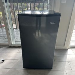 Midea Mini Fridge With Freezer