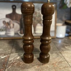 Vintage Sal and pepper Shakers.
