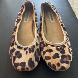 SELLING  FLATS AND SNEAKERS