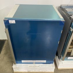 iebherr  RO510 24 Inch Compact Refrigerator with 3.7 cu. ft. Capacity