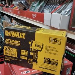 DEWALT 20V MAX BRUSHLESS 1/2" COMPACT IMPACT WRENCH WITH HOG RING ANVIL (TOOL ONLY)