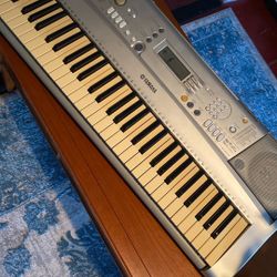 Yamaha YPT-300 Portatone Electronic Keyboard Grand Piano Synthesizer , 61 keys 