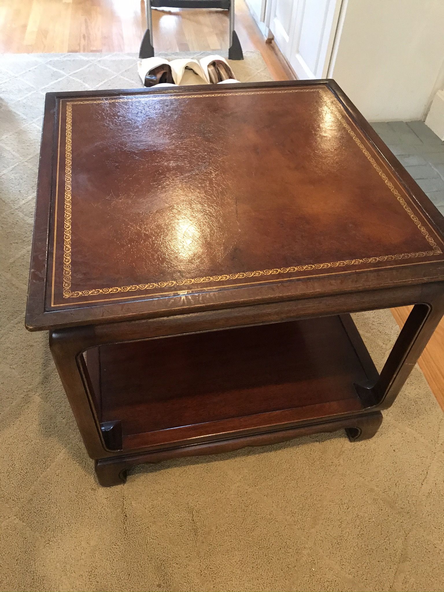 END TABLE ANTIQUE - Henredon