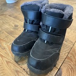 Kids Snow Boots/ Size 3– Originally $50