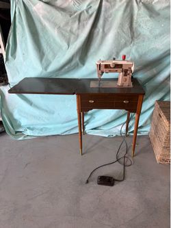 Vintage Singer slant-o-matic 401a sewing machine with wooden cabinet