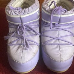 Moonboots Size 10 Women’s