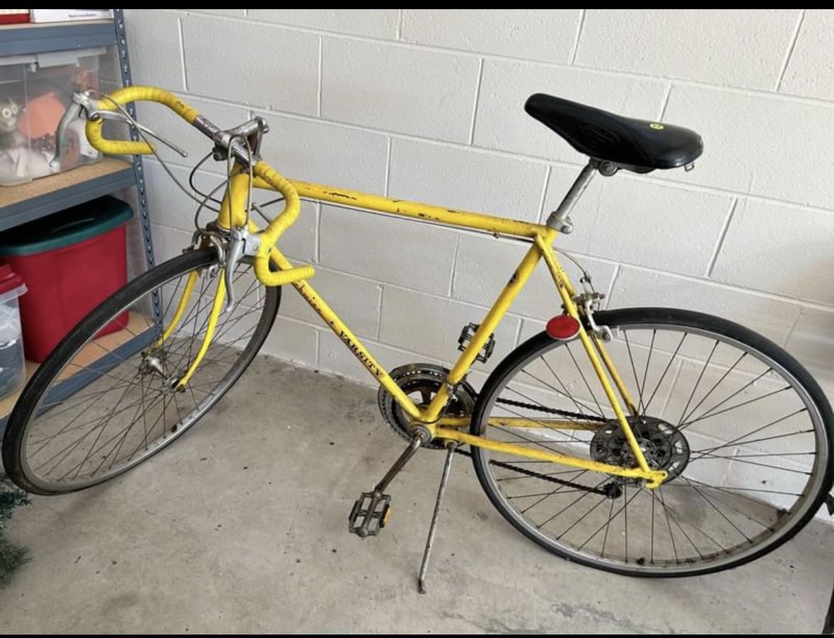1960 Schwinn Bicycle Schwinn Continental Yellow 1975 Schwinn Continental Vintage Touring Road Bike Small 50cm Steel 1960 Schwinn Bicycle Schwinn Continental Yellow 1975 Schwinn Continental Vintage Touring Road Bike Small 50cm Steel