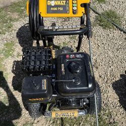 DEWALT 4400 PSI 4.0 GPM Cold Water Gas Pressure Washer