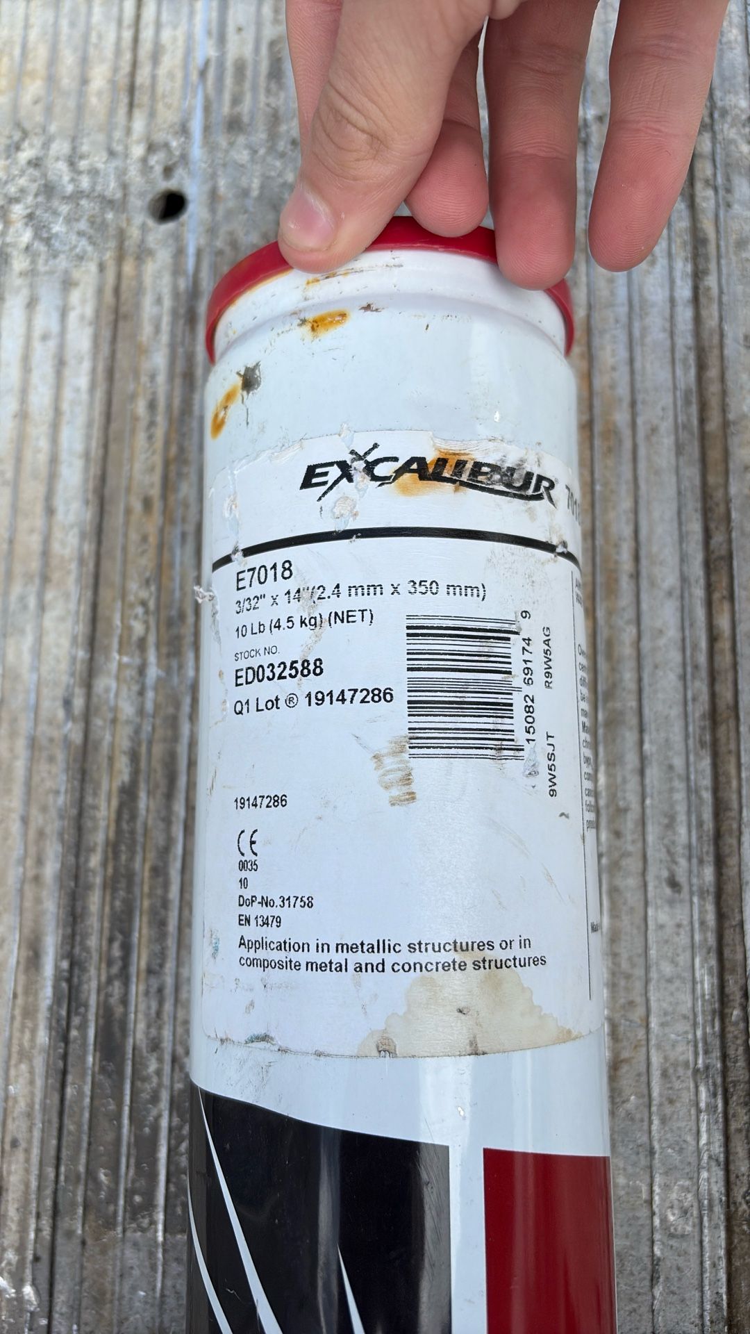 Lincoln Excalibur E7018 Welding Rods – 3/32” x 14” – 10 lb (Opened)