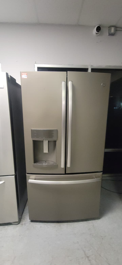 GE French Door Fridge – Slate, Water & Ice, Clean