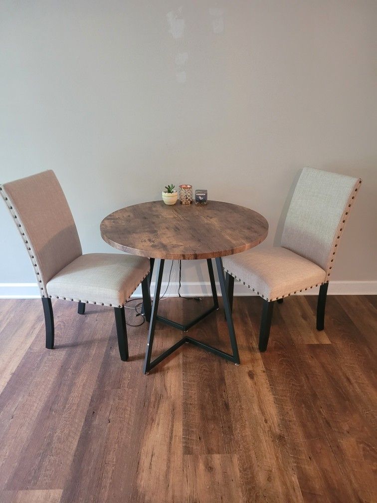 Kitchen Dinnette And 2 Chairs New