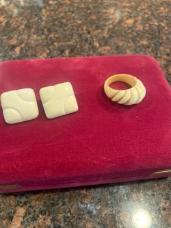Vintage carved jewelry earring 14k post no backs ring 585 gold inlay which is 14k bundle price
