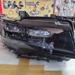 2021 - 25 - CADILLAC ESCALADE - RIGHT - HEADLIGHT