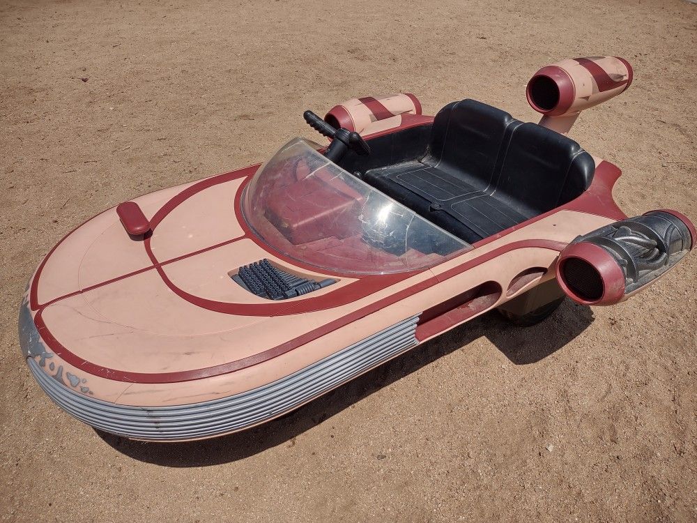 Radio Flyer Star Wars Luke Skywalker Landspeeder Ride On
