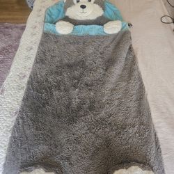 Child's super soft sleeping bag a grown up could fit as well...😆 