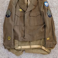 World war II military suit.. see all pictures to complete the description. See our other great vintage art antiques jewelry Sports Furniture toys VHS