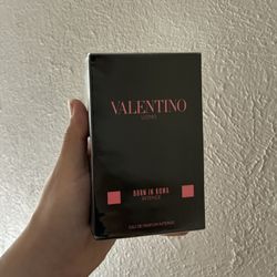 Valentino Born in Roma Intense Eau de Parfum Spray, 3.4 sealed