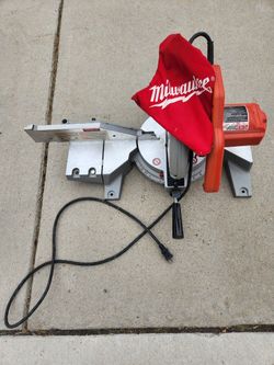miter saw - Milwaukee
Magnum compound miter saw
10" blade
dust bag included
29x25x16H"
works good
$20