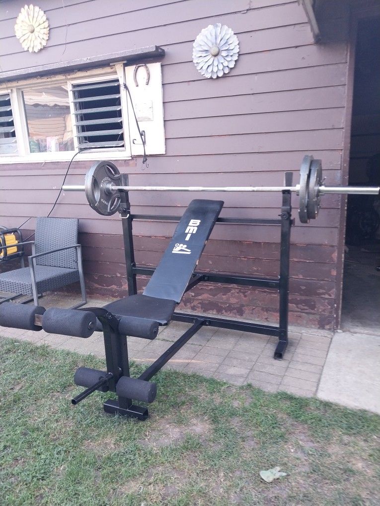 OLYMPIC BENCH /7FT BAR / CLIPS/WEIGHTS