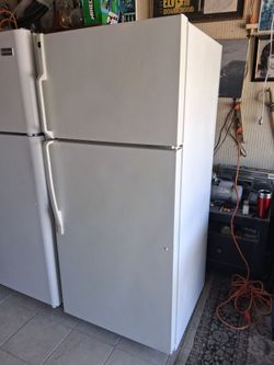 FRIDGE 28 X 65 DELIVER X $