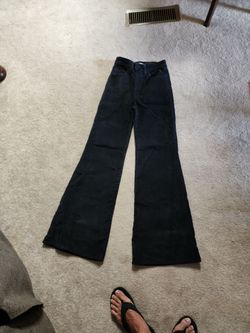 Levi’s Ribcage Bell corduroy jeans in classic black. Size 24