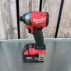 Milwaukee M18 Fuel 18-Volt 1/4” Hex Impact Driver NEW / with Battery 5.0Ah Like New