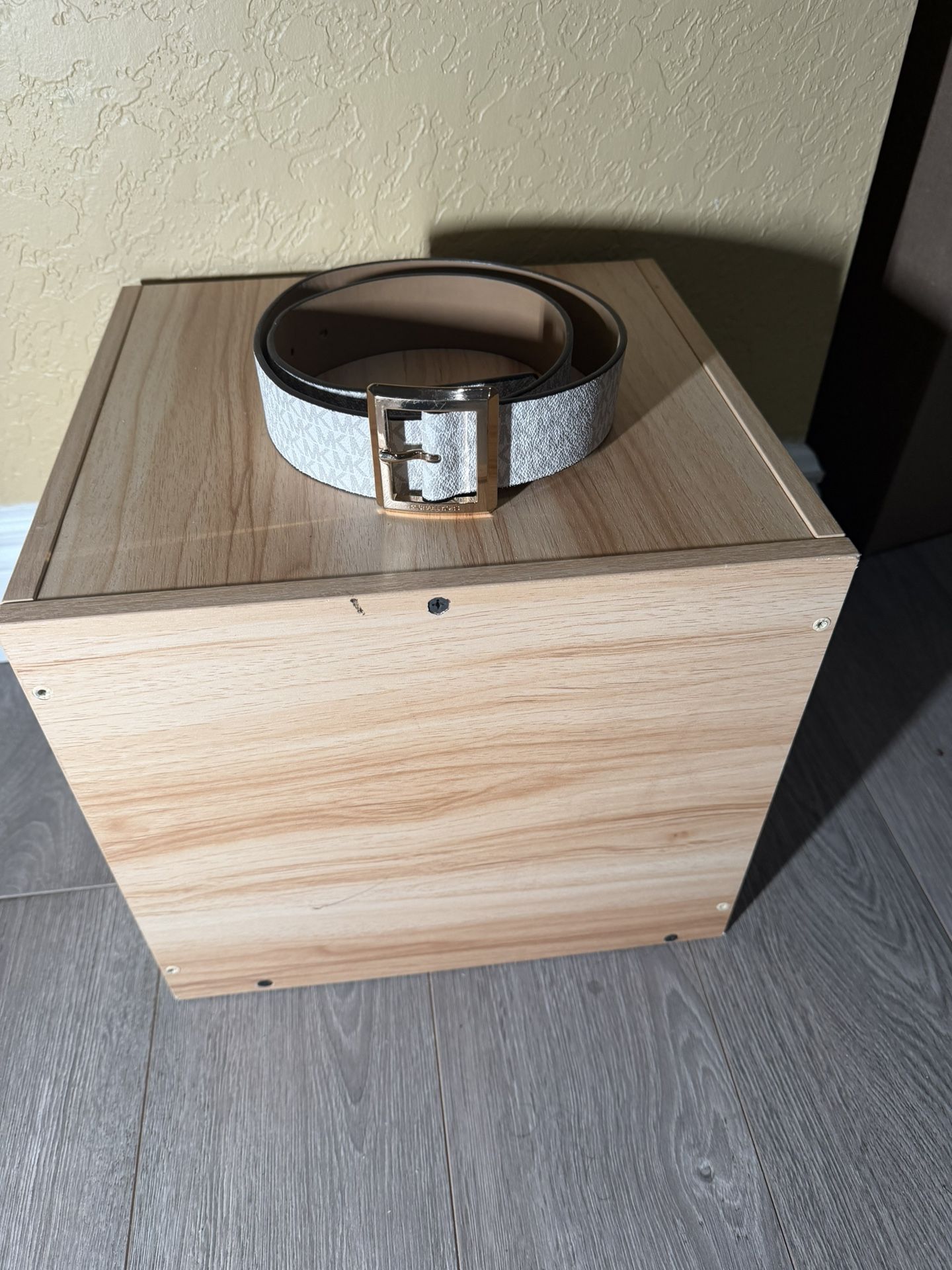 MK Belt Off White Size M