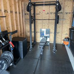 Rogue Squat Rack With Bar And Bumper Plates