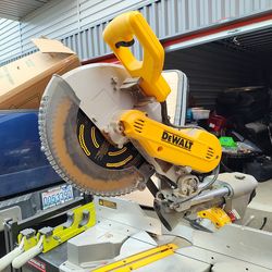 12 inch DeWalt dual bevel sliding compound miter saw with stand