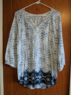 Size Medium 3/4 Length Sleeve Blouse