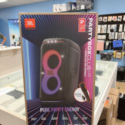 JBL PartyBox Club 120 New in the box with Microphone