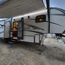 2015 PRIME TIME RV CRUSADER