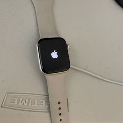 Apple Watch SE 44 MM Aluminum
