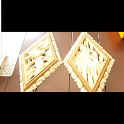 2 BEAUTIFUL VINTAGE WALL FRAMES