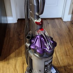 Dyson Bagless Vacuum 