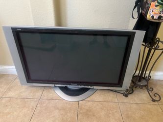 TV  43 inch  Panasonic viera  ( no control remote)