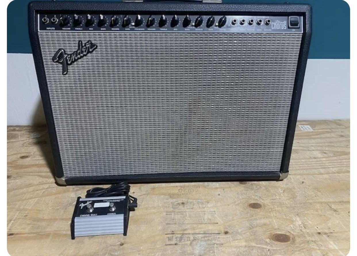 Fender Ultimate Chorus Guitar Combo Amp With Foot Pedal