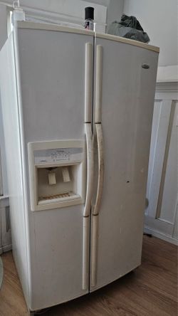 Nice Refrigerator everything works