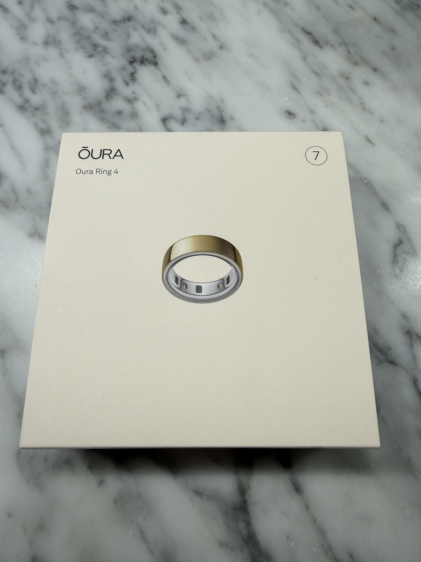 Oura Ring 4 - Gold (Size 7)