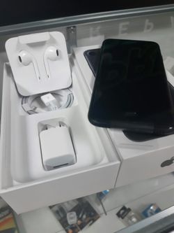iPhone 7 32 GB - Factory Unlocked - New Still in Plastics - Apple Warranty October 2020 - SOMOS TIENDA