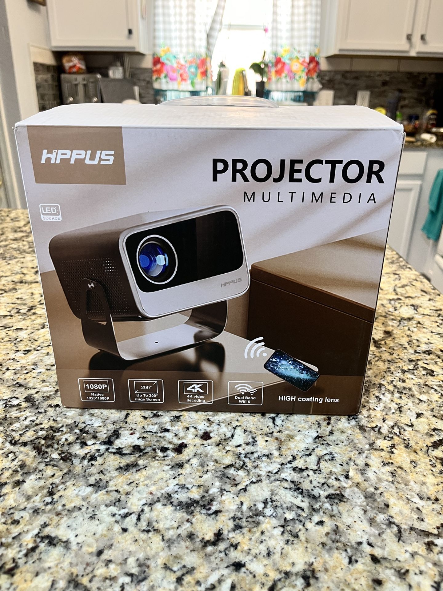 HIPPUS Smart Mini Projector with WiFi 6 and Bluetooth
