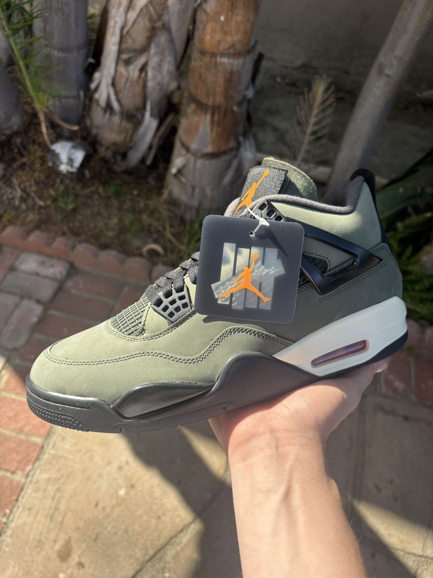 Jordan 4 x Undefeated