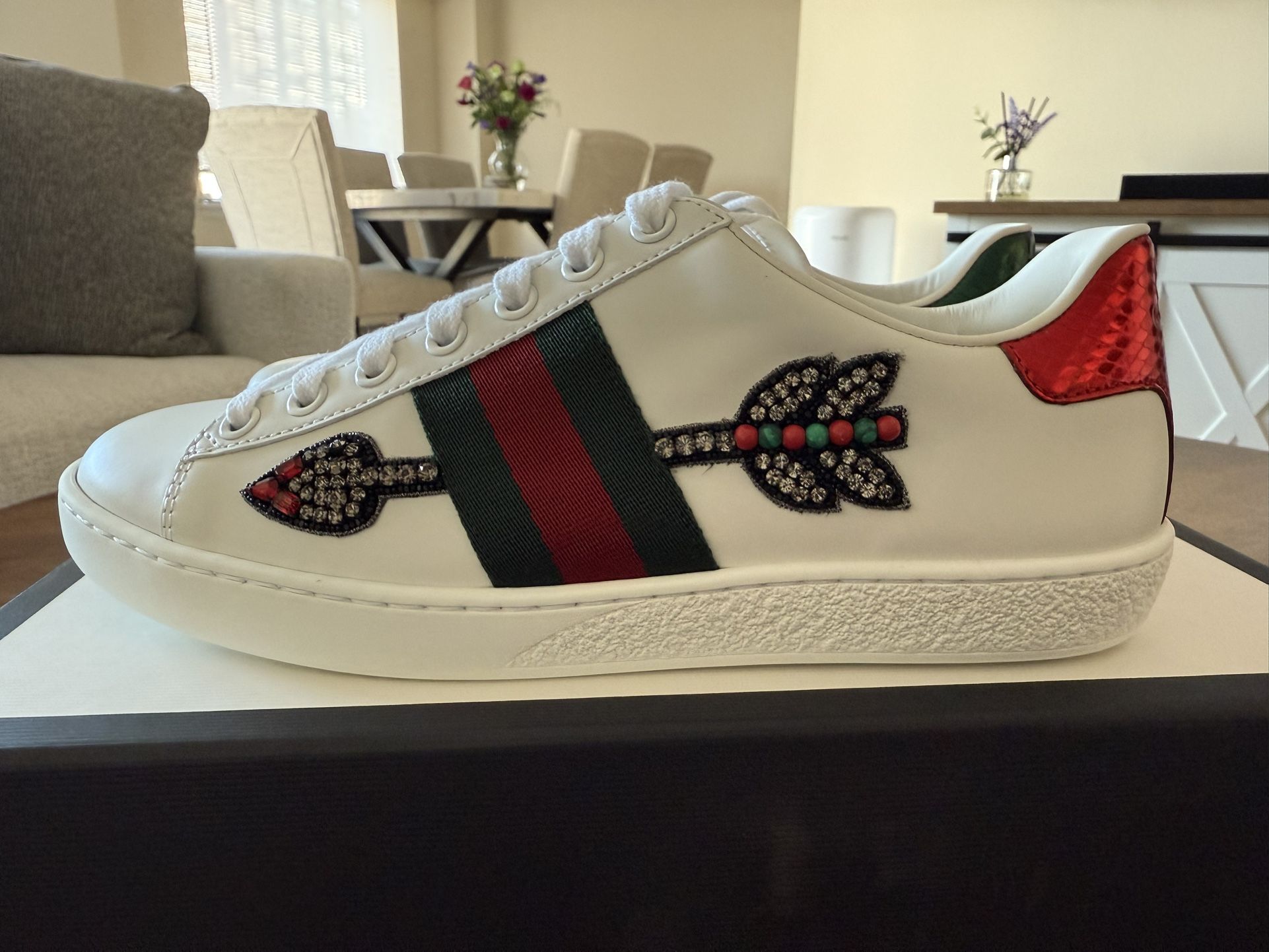 Gucci Low Top Size European 35/ US Size 5 Women’s Brand New