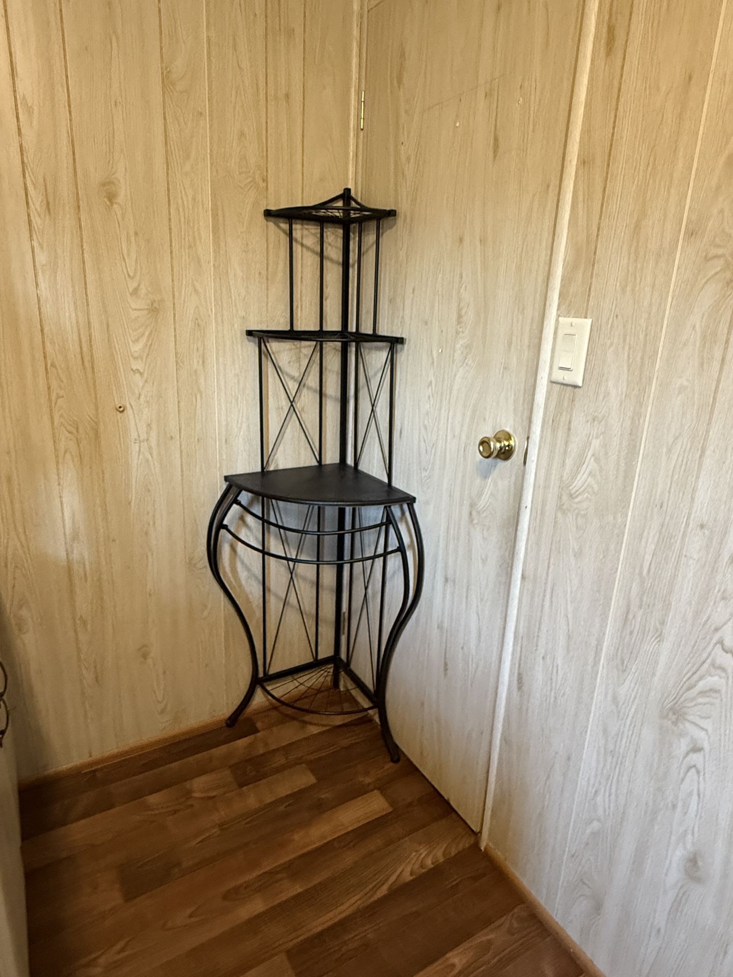 Black Rod Iron 4 Tier corner shelf 22 x 17 x 64