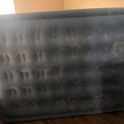 Inflatable air mattress with electric air pump 