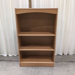 Light Wood Grain Three-Shelf Bookcase with Arched Top