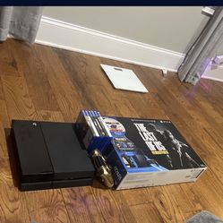 Ps4 500 Gb comes with everything in the picture 