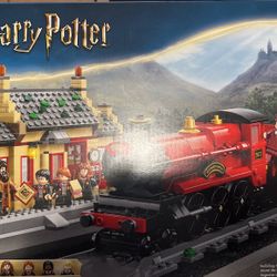 LEGO Harry Potter set Hogwarts express in hogs meat station